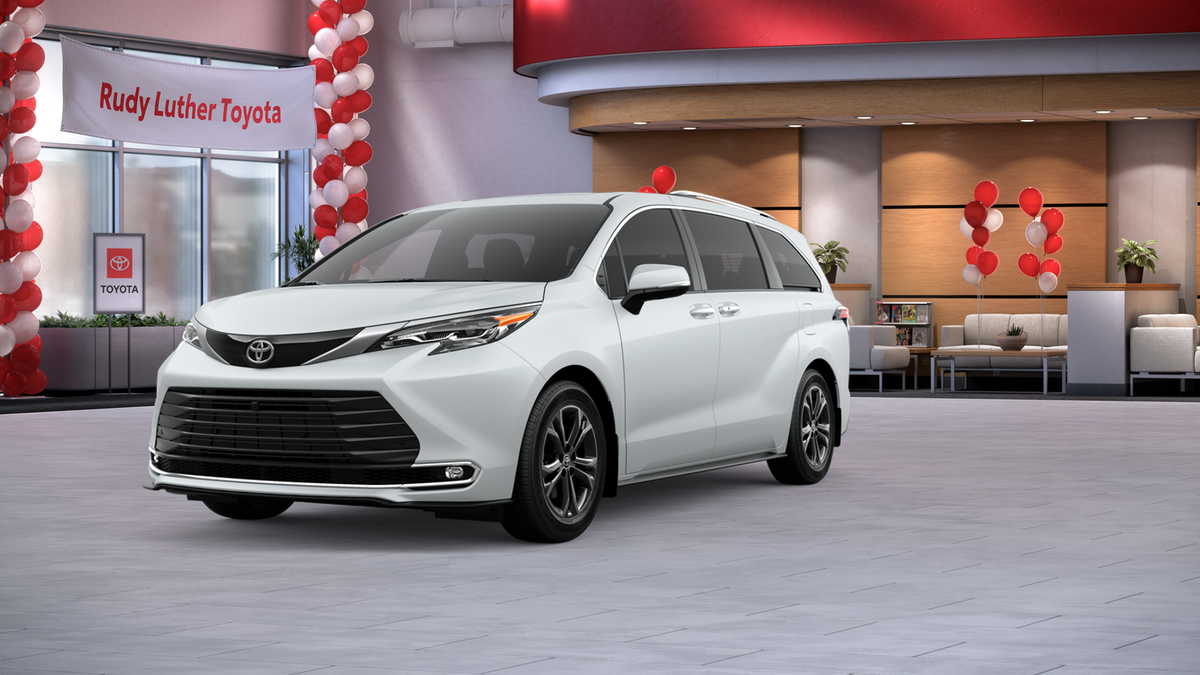 2026 Toyota Sienna Platinum's photo