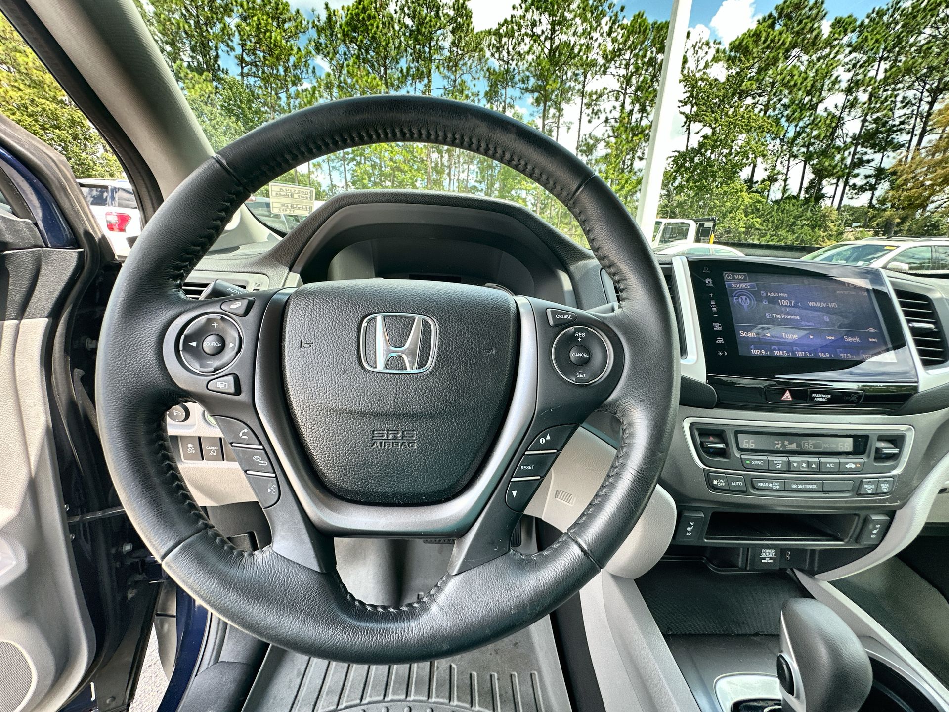2017 Honda Ridgeline RTL-T photo 10