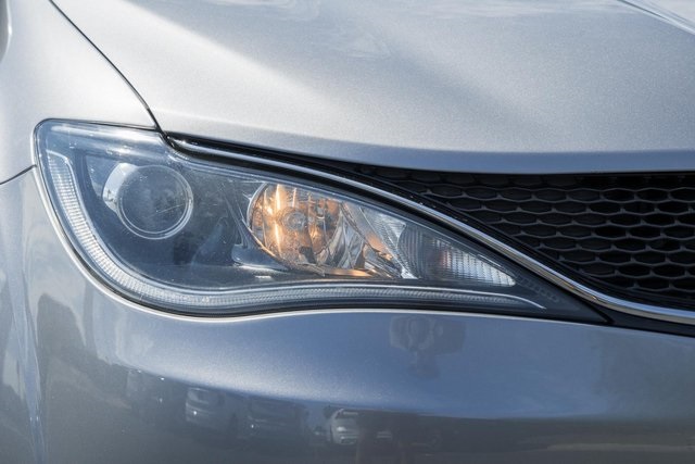 2018 Chrysler Pacifica Touring Plus photo 12