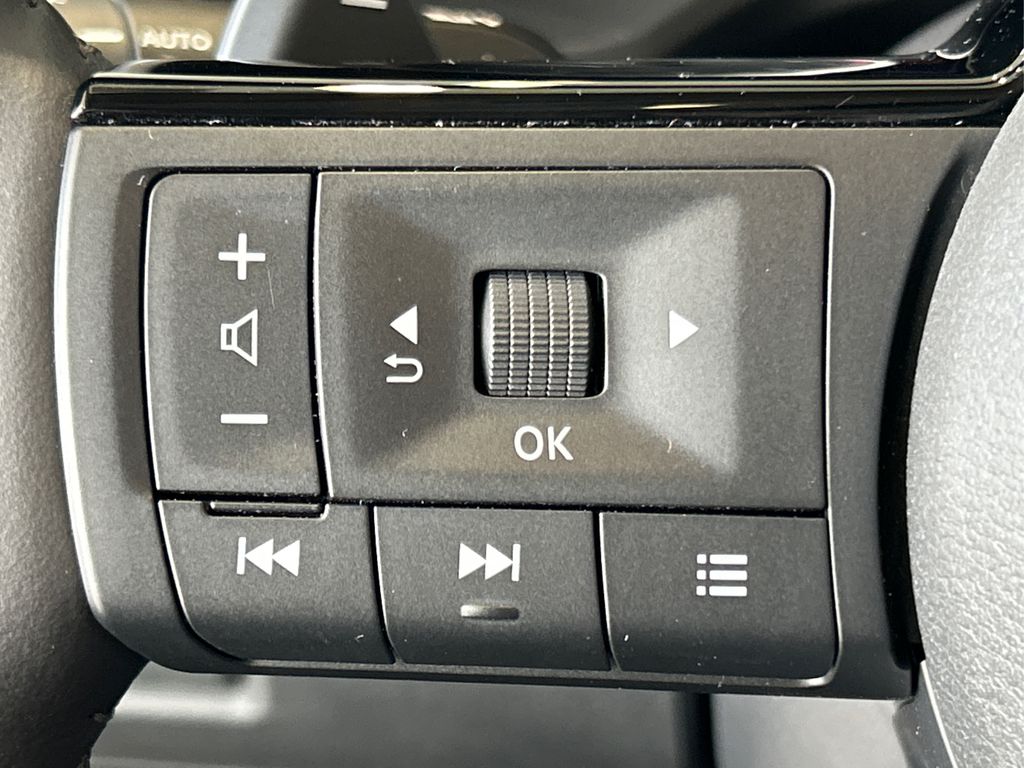 2023 Nissan Rogue SV photo 31