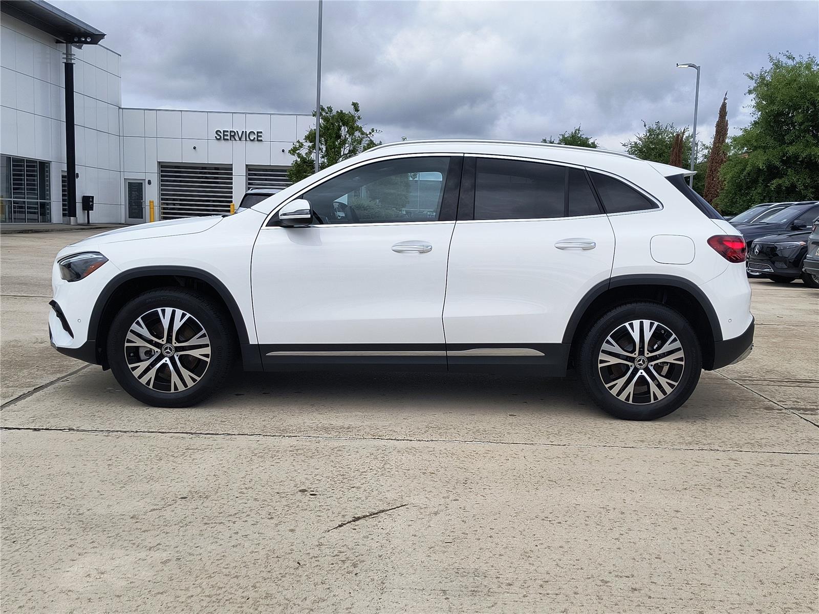 2025 Mercedes Benz GLA 250 photo 3