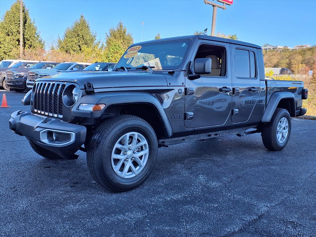 2023 Jeep Gladiator Sport S's photo