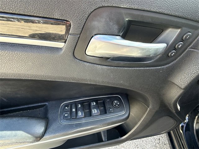 2014 Chrysler 300 photo 15