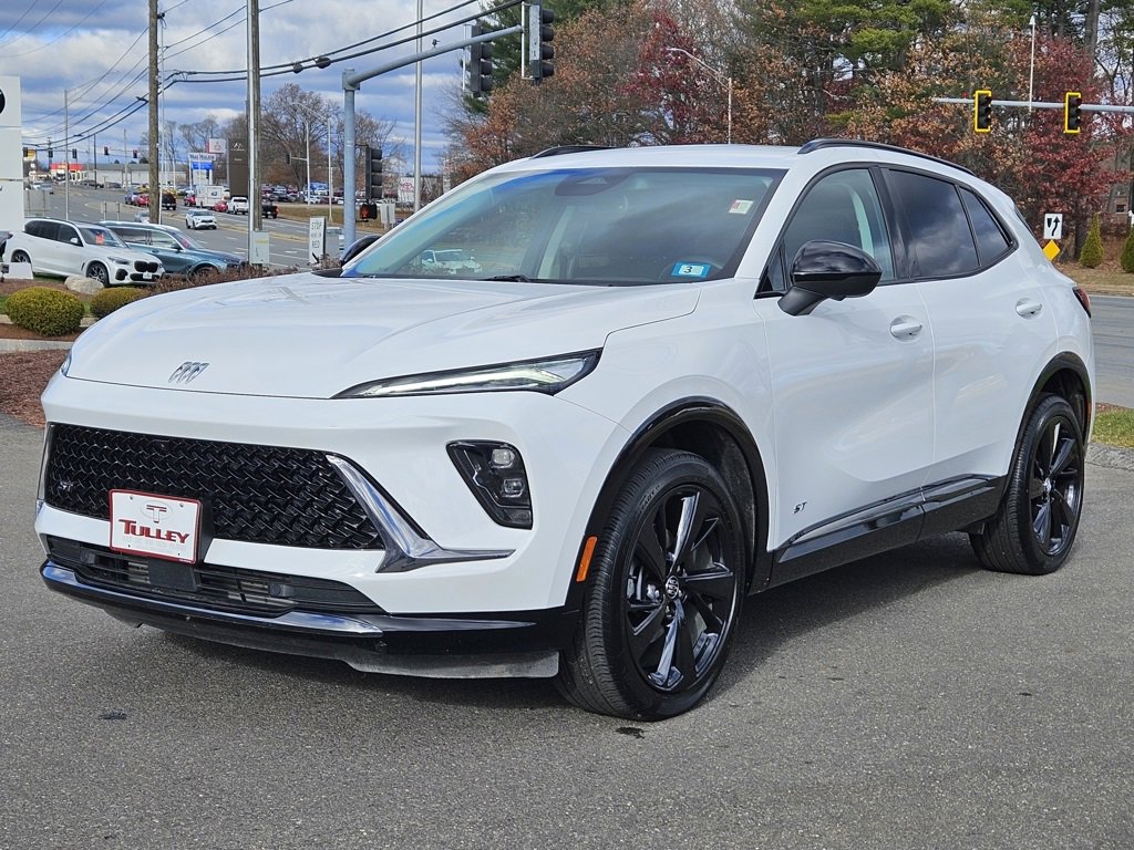 2025 Buick Envision Sport Touring photo 3