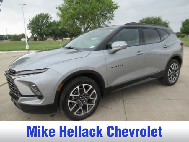 2023 Chevrolet Blazer RS photo 2