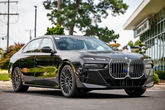 2025 BMW 7 Series 740i