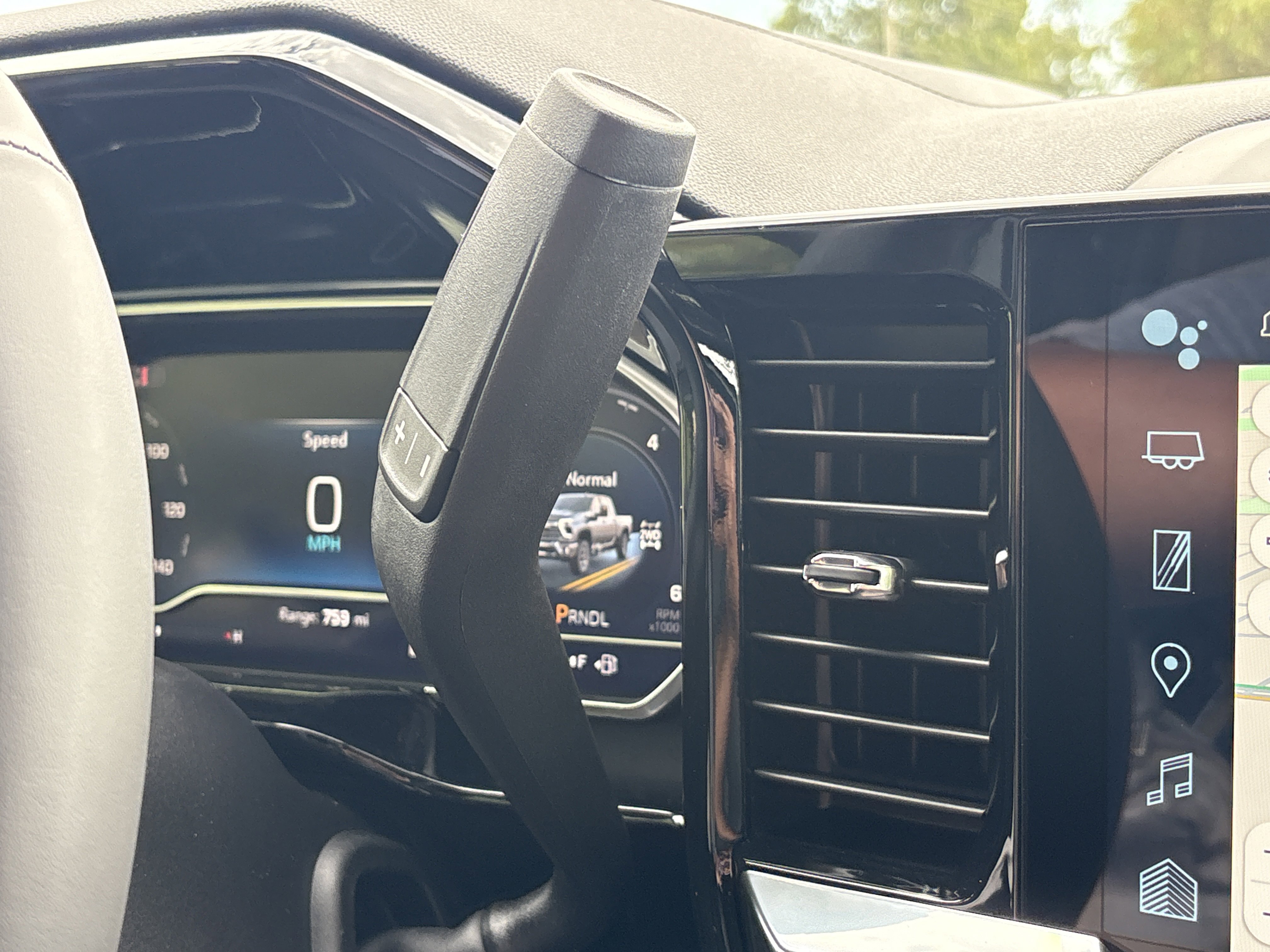 2025 Chevrolet Silverado 2500HD LT photo 2