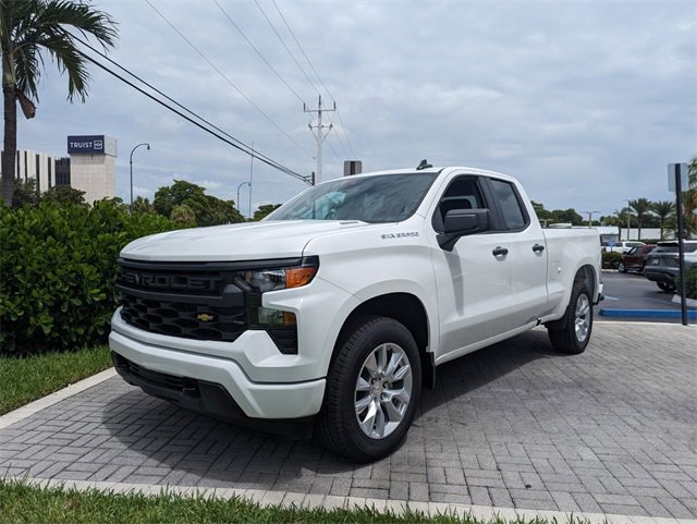 2026 Chevrolet Silverado Custom photo 4