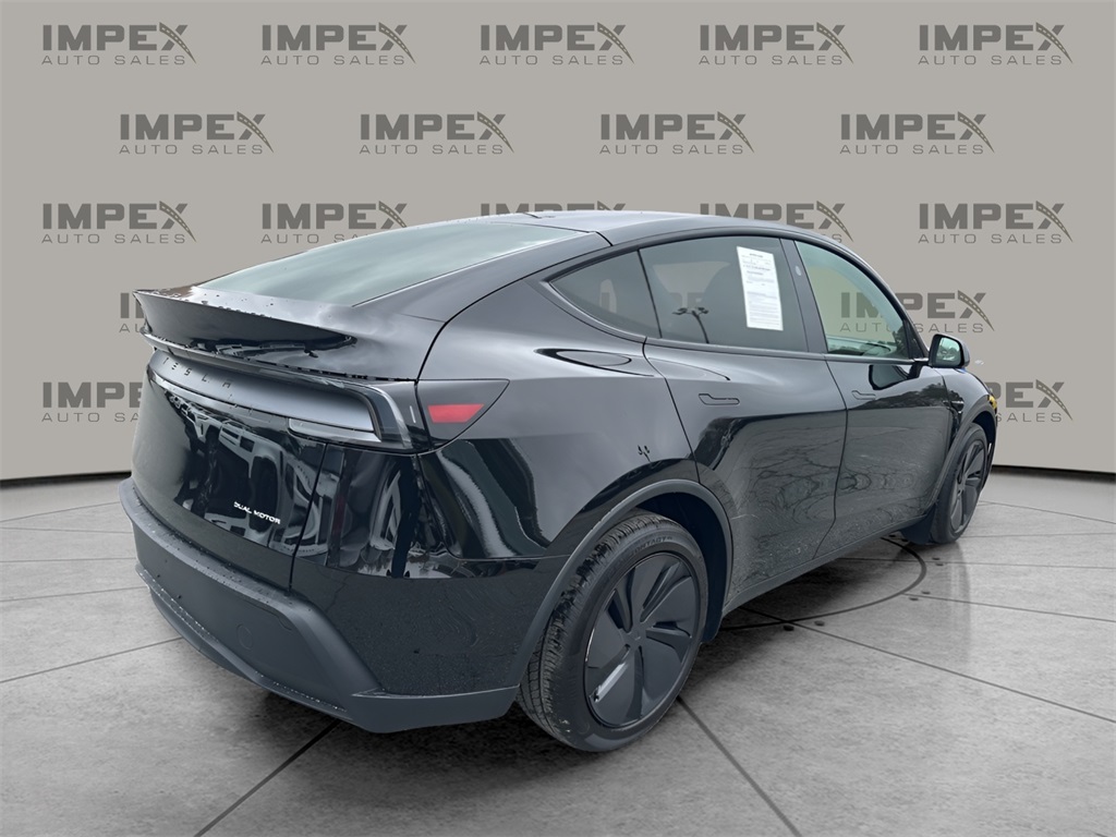 2026 Tesla Model Y photo 4