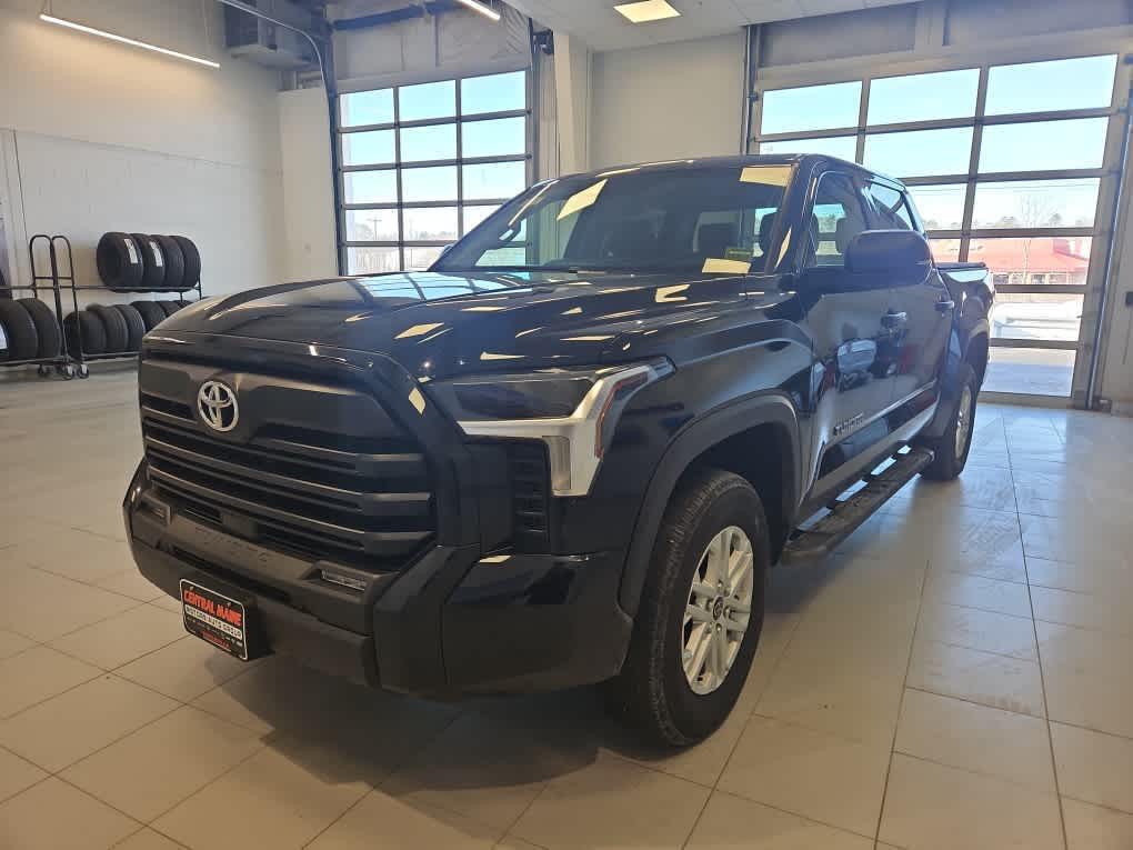 2023 Toyota Tundra SR5's photo