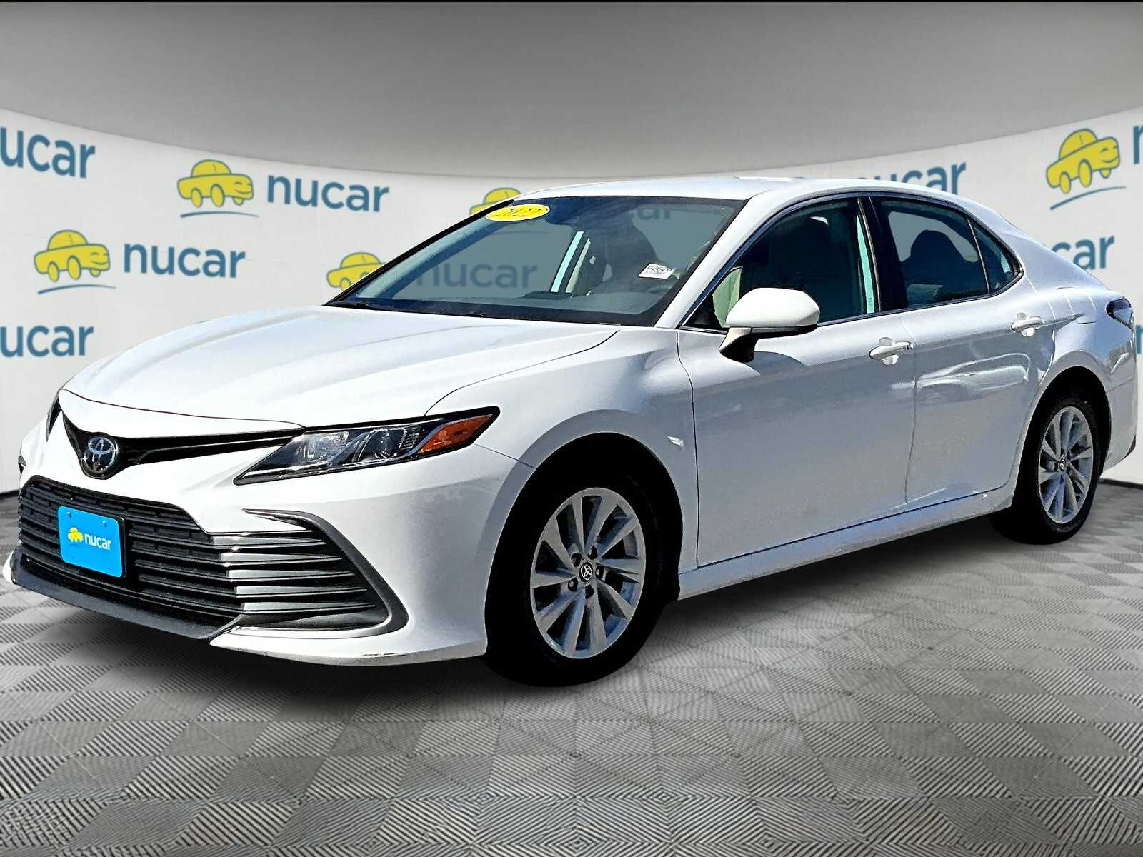 2022 Toyota Camry LE photo 3
