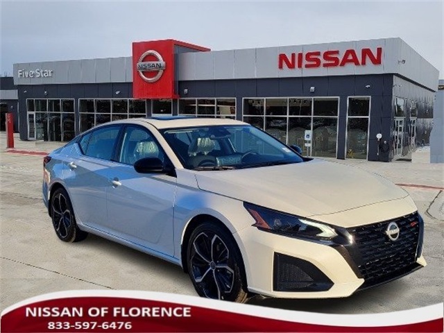 2025 Nissan Altima SR's photo