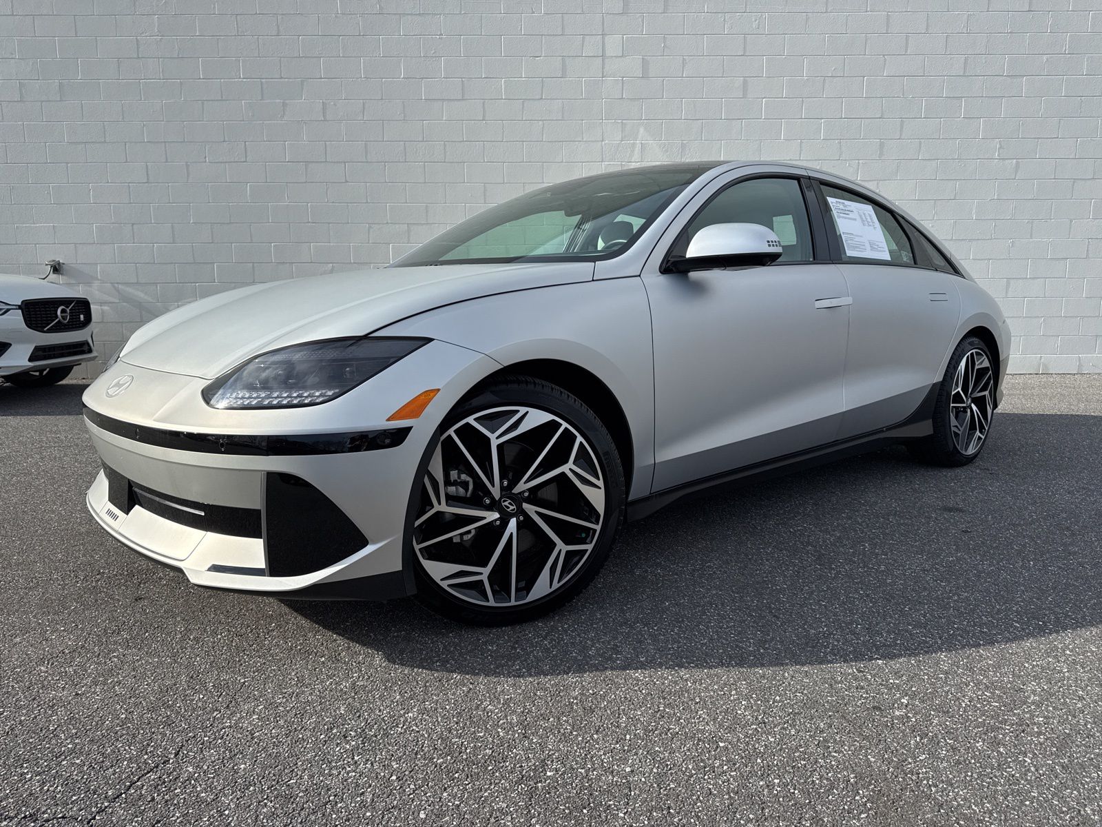 2025 Hyundai IONIQ 6 Limited's photo