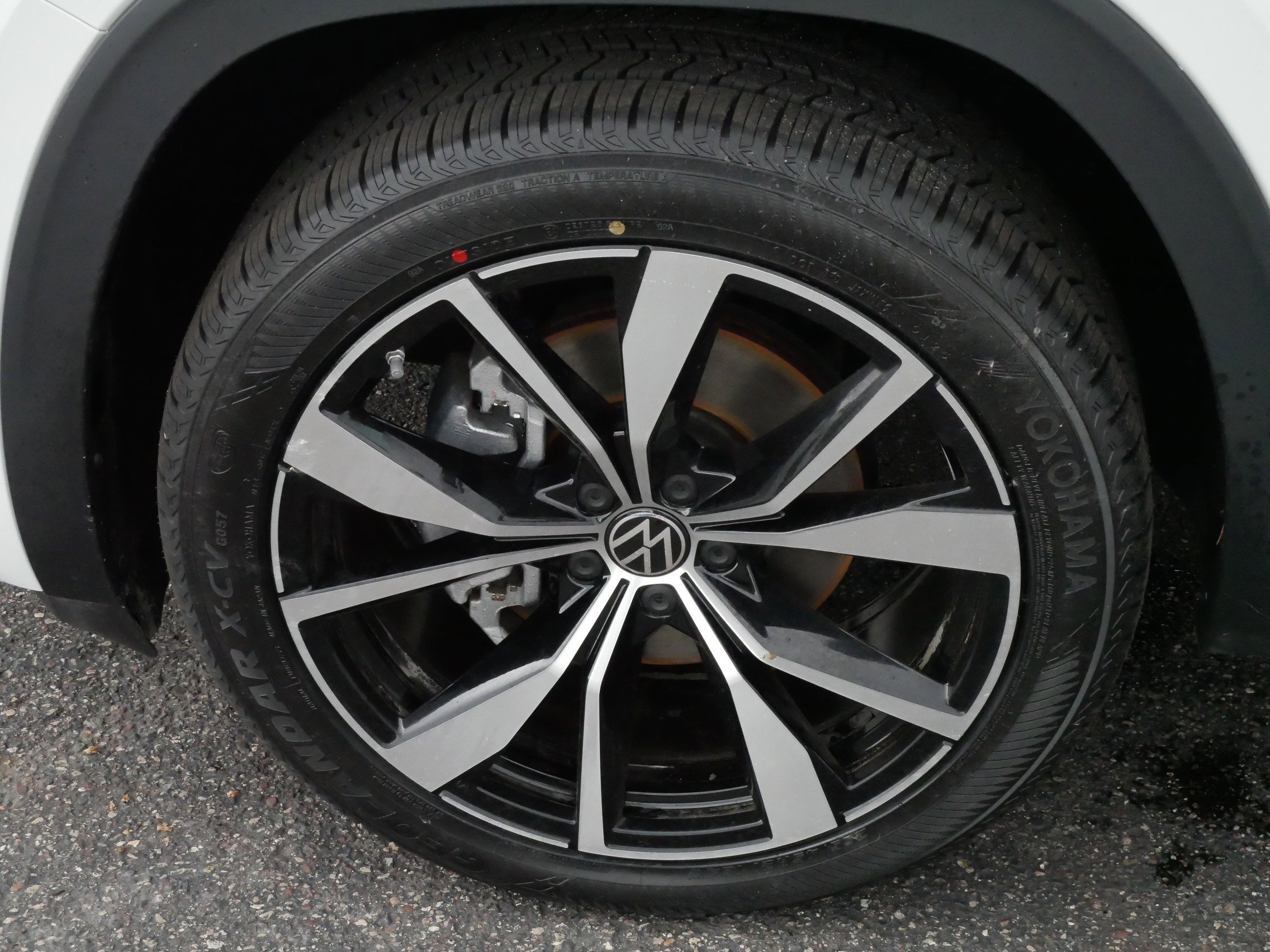2024 Volkswagen Atlas SEL Premium R-Line photo 14