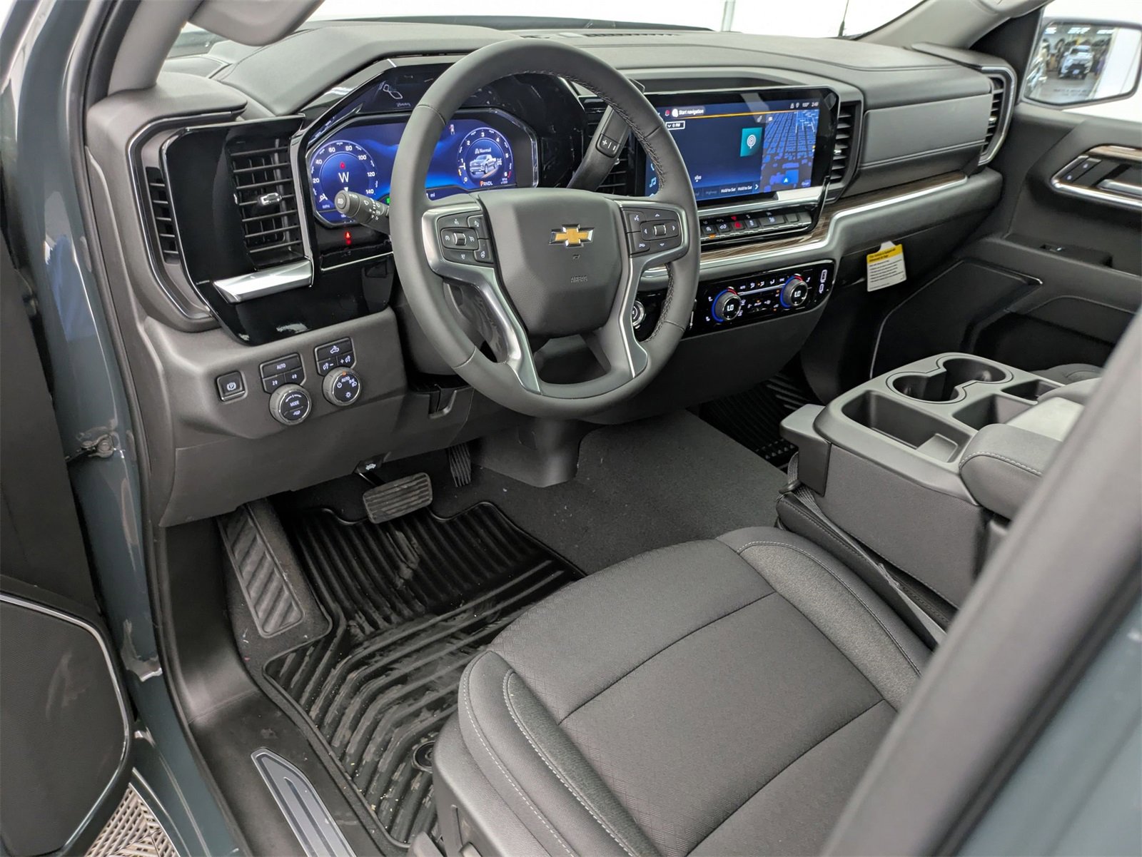 2025 Chevrolet Silverado 1500 LT photo 2