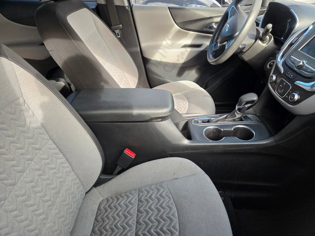 2022 Chevrolet Equinox LS photo 4