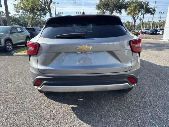 2025 Chevrolet Trax LT photo 3