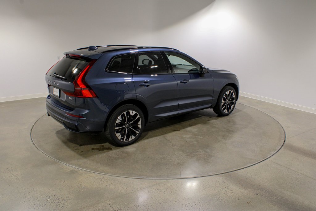 2026 Volvo XC60 B5 Plus photo 4