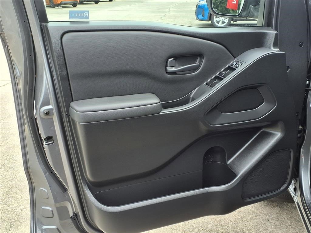 2023 Nissan Frontier Crew Cab S photo 9