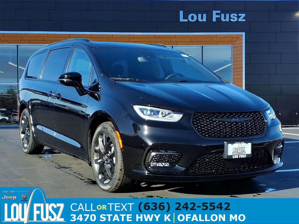 2026 Chrysler Pacifica Limited's photo