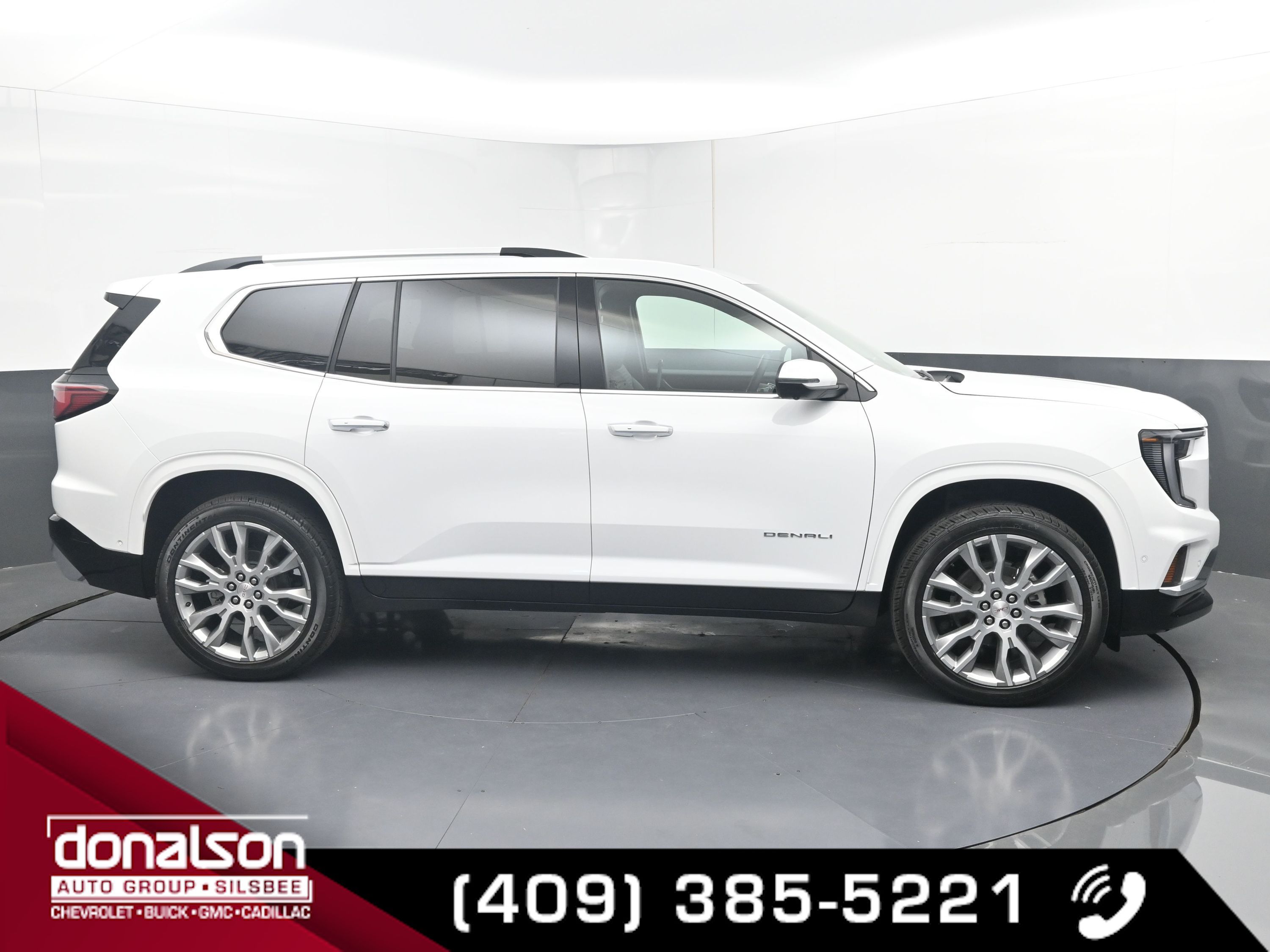 2025 GMC Acadia Denali's photo