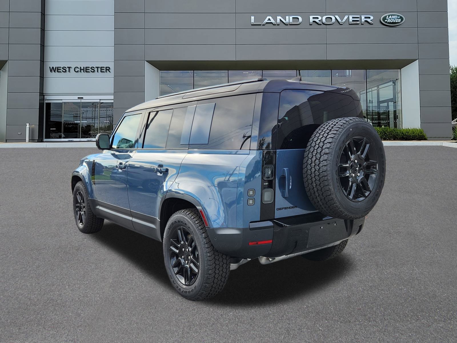 2026 Land Rover Defender 110 S photo 3