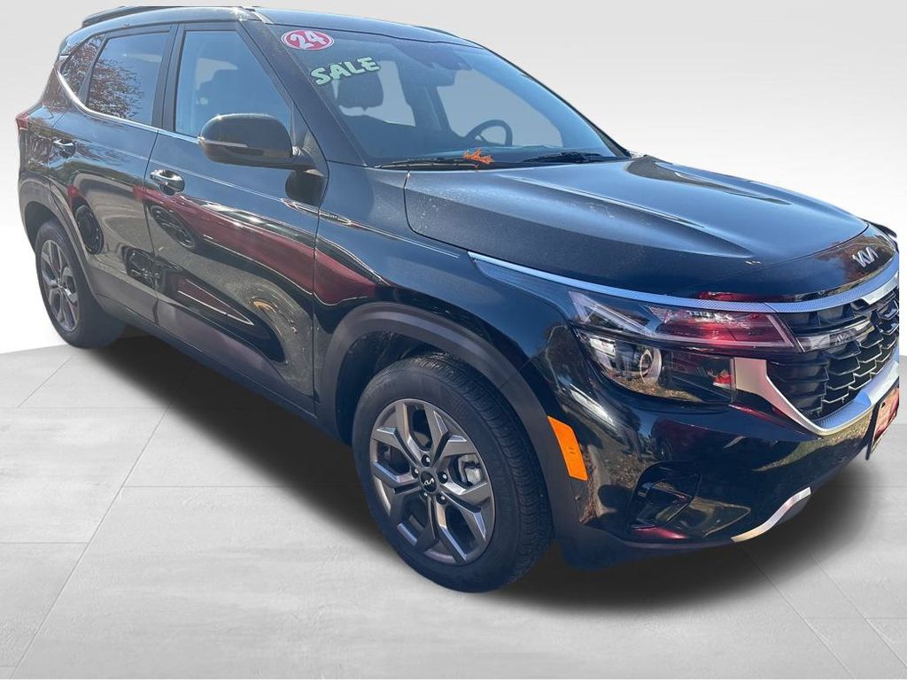 2024 Kia Seltos S photo 4
