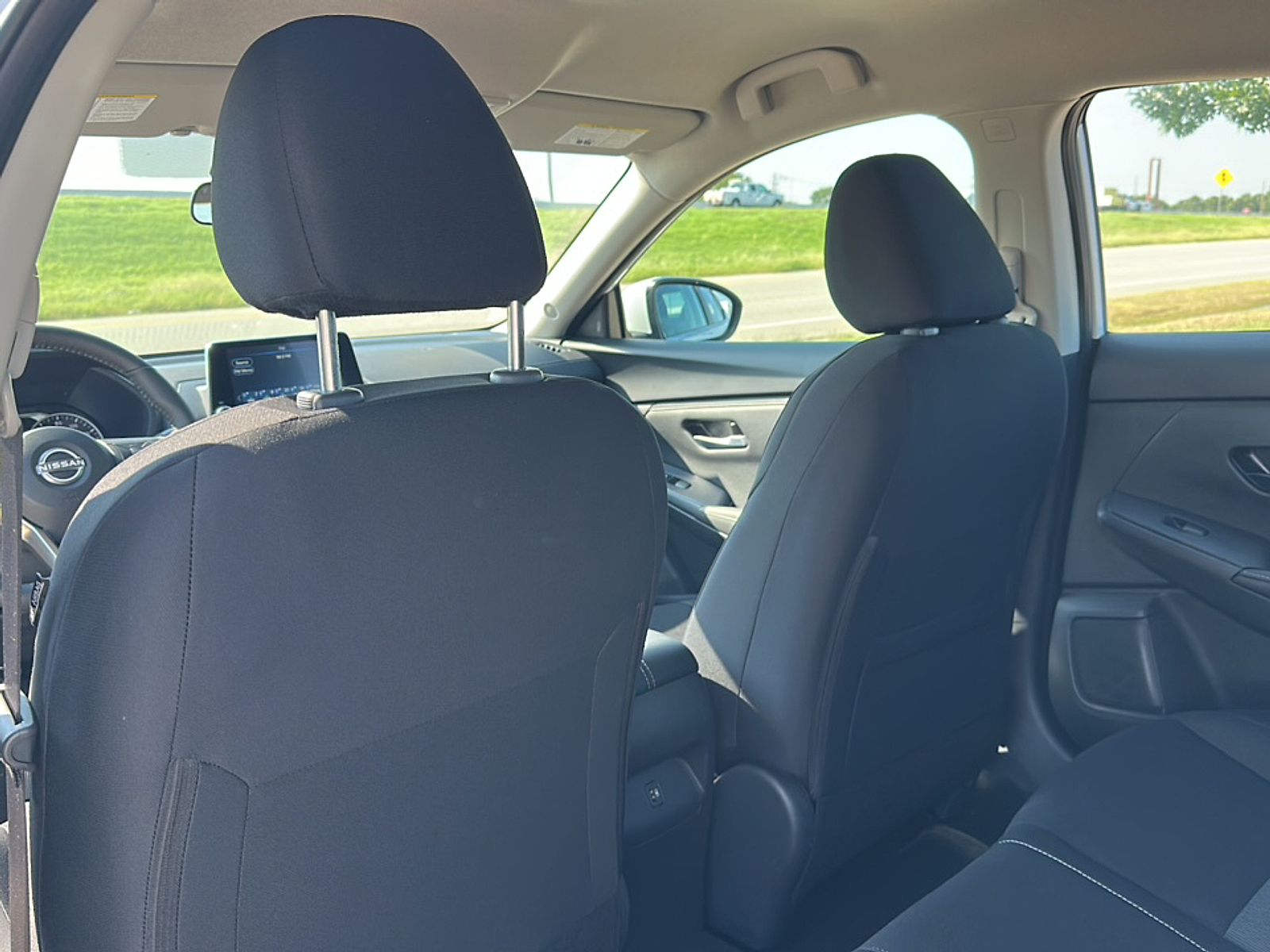 2025 Nissan Sentra SV photo 4