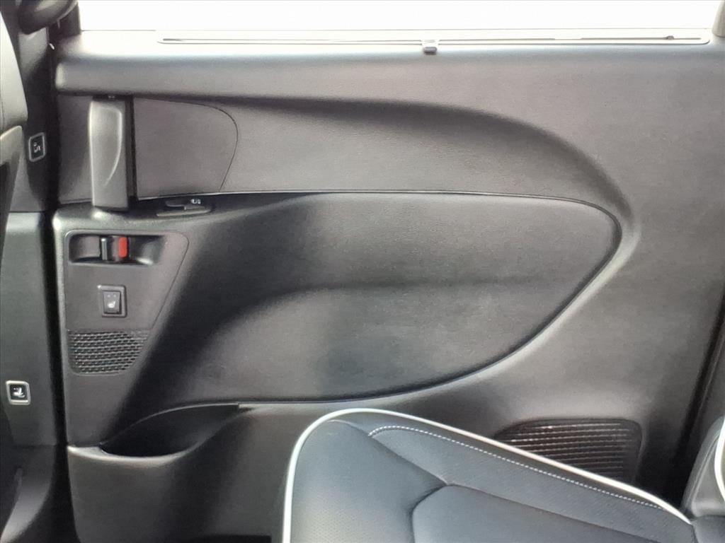 2026 Chrysler Pacifica Limited photo 25