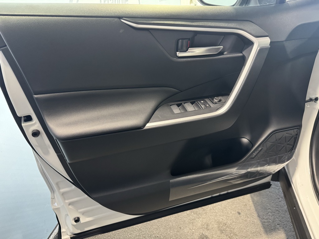 2025 Toyota RAV4 XLE Premium photo 30