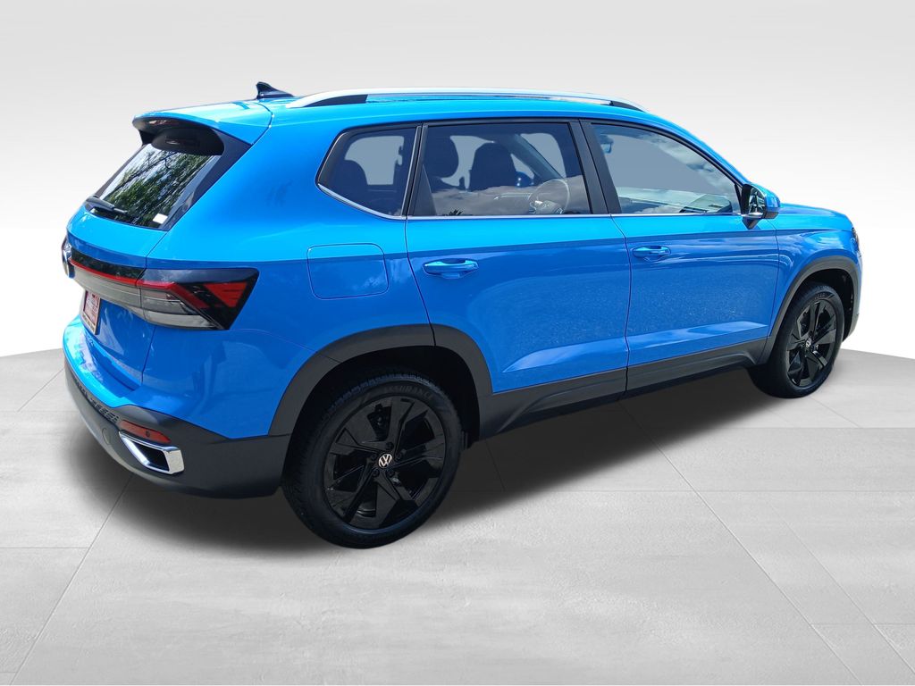 2025 Volkswagen Taos SE photo 2