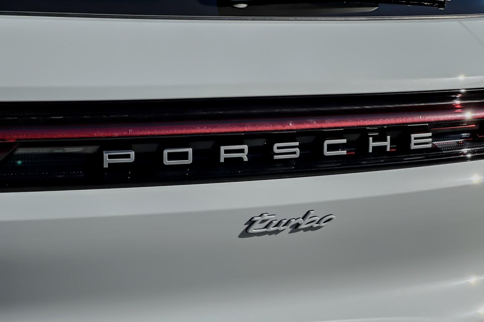2025 Porsche Cayenne Turbo E-Hybrid photo 25