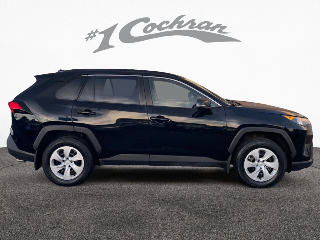 2019 Toyota RAV4 LE photo 6