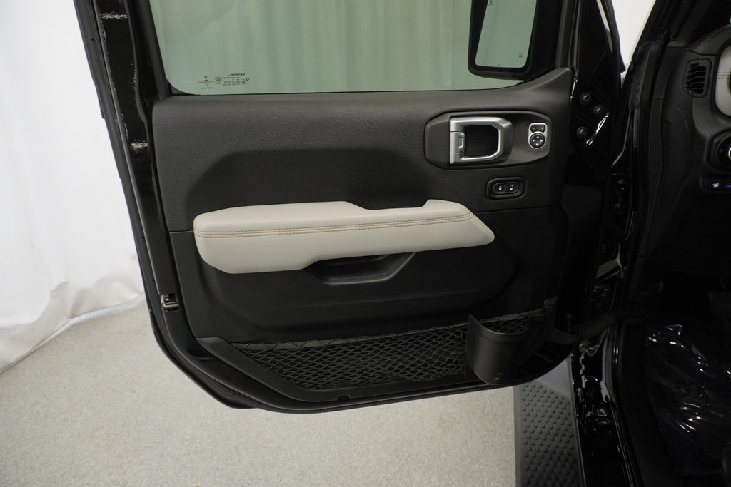 2021 Jeep Wrangler Unlimited Sahara High Altitude 4xe photo 28