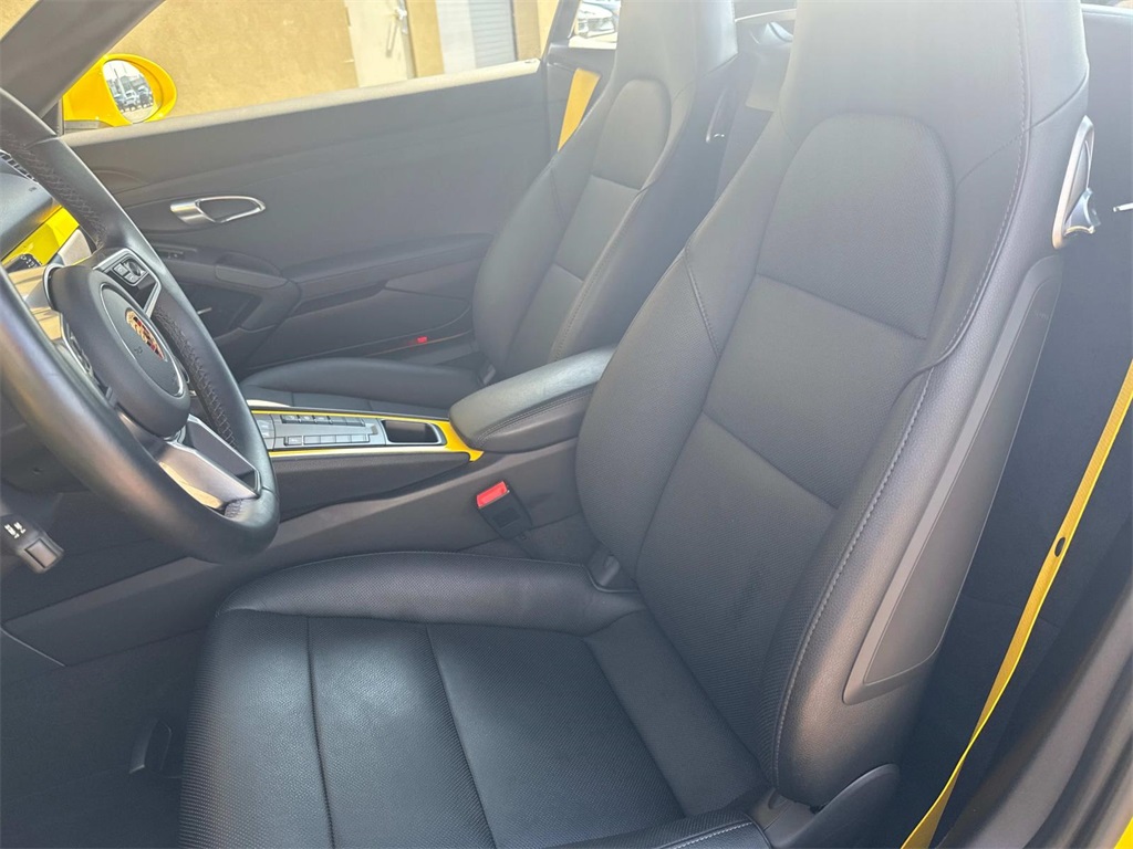 2024 Porsche Cayman S photo 5