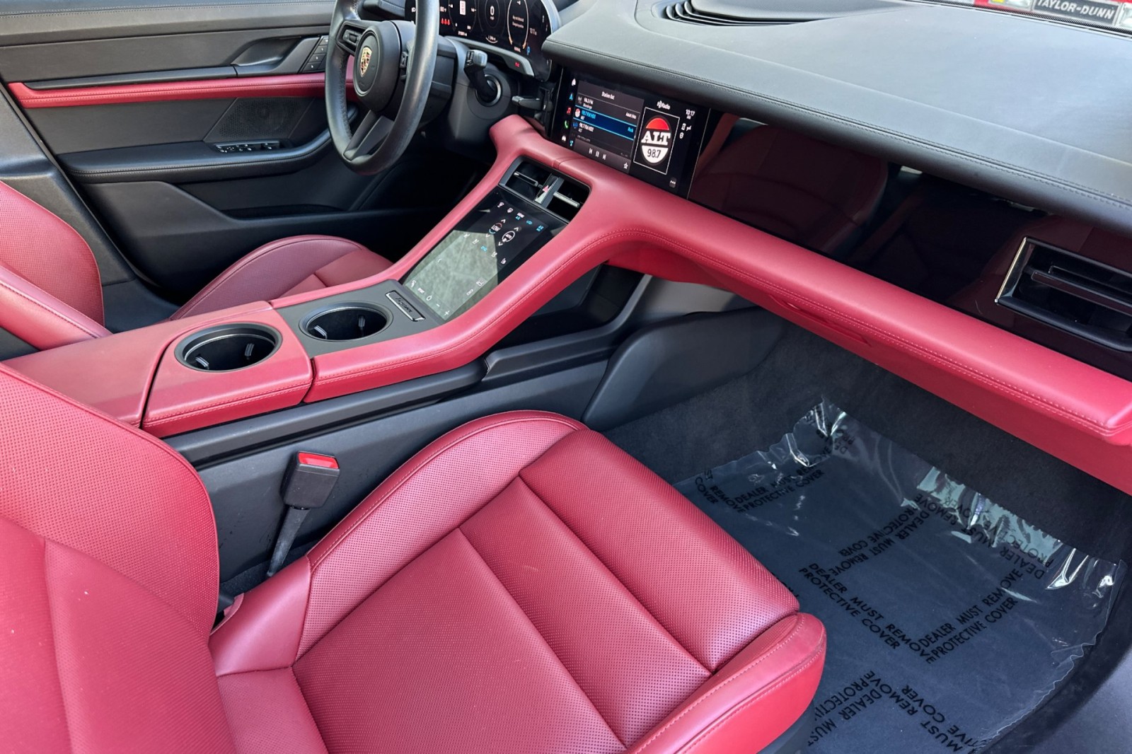 2023 Porsche Taycan photo 19