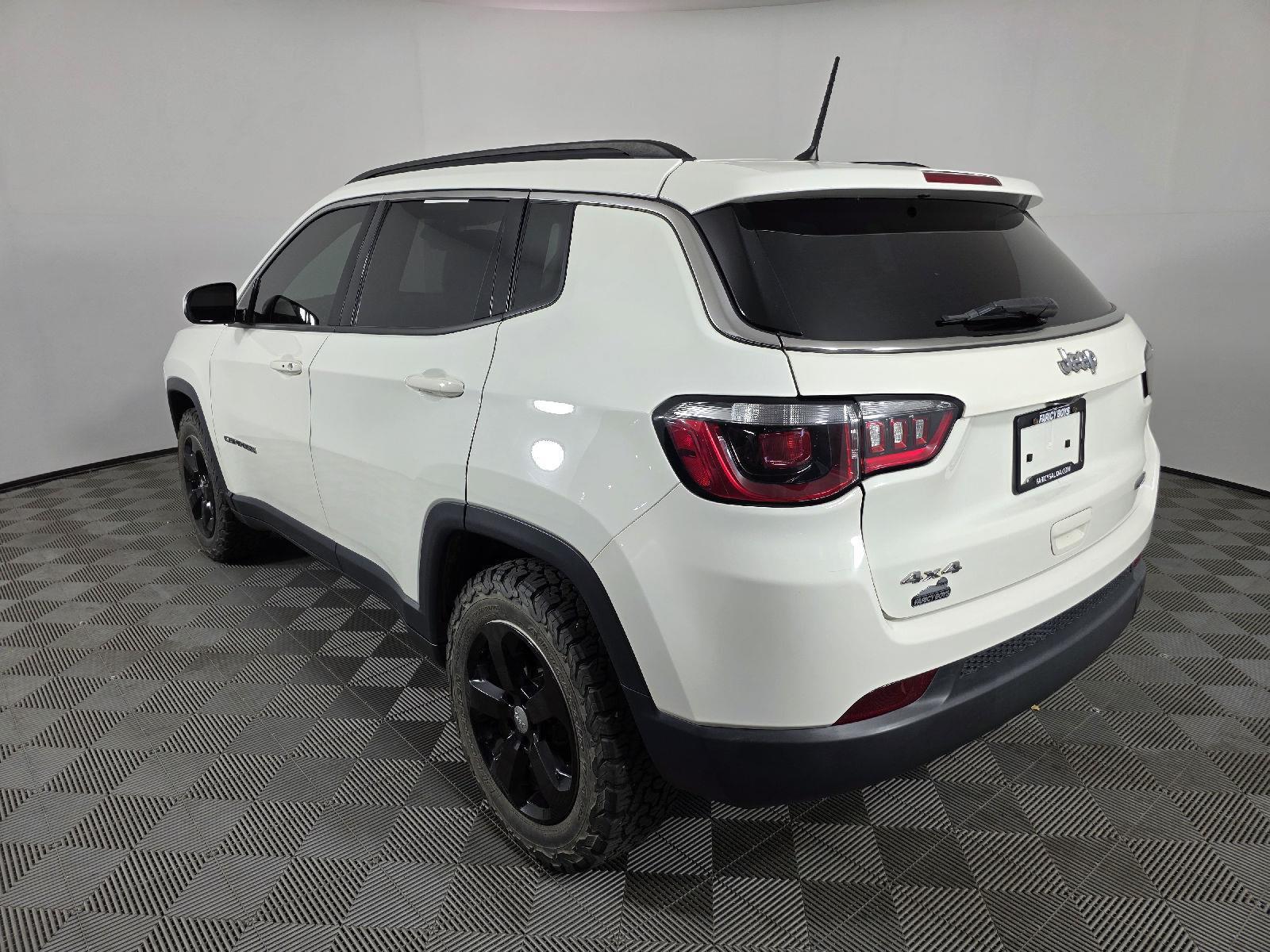 2018 Jeep Compass Latitude photo 2
