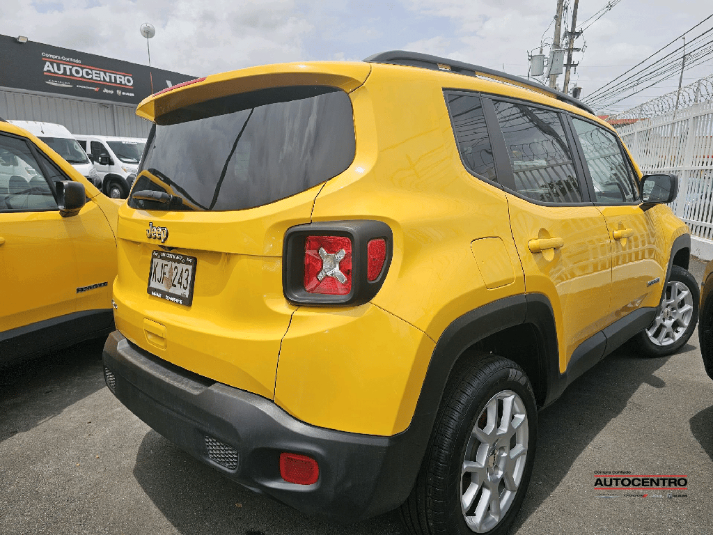 2023 Jeep Renegade Latitude Upland photo 2