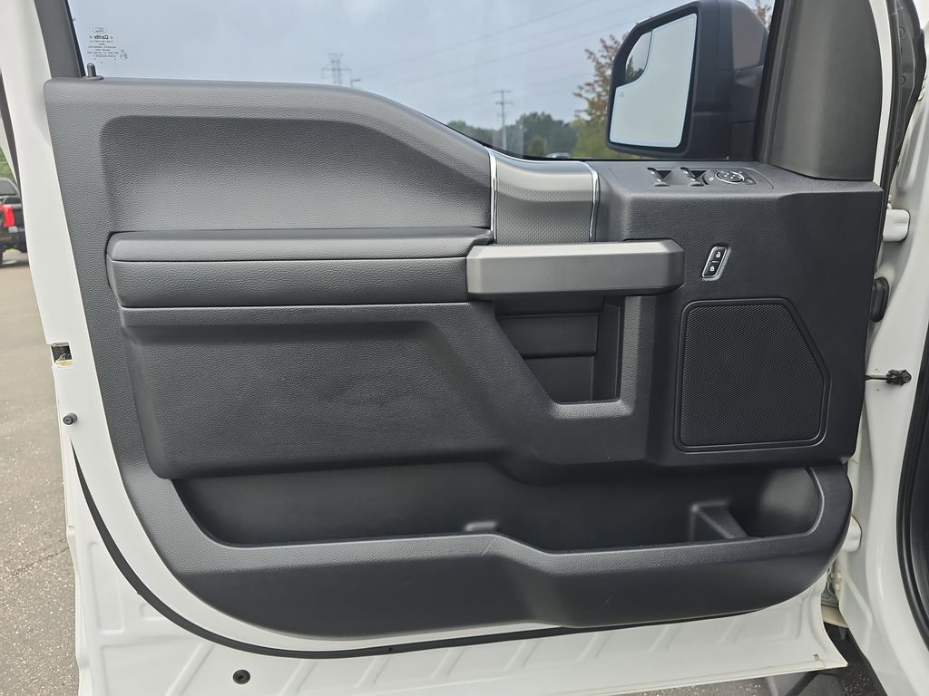 2015 Ford F-150 XLT photo 23