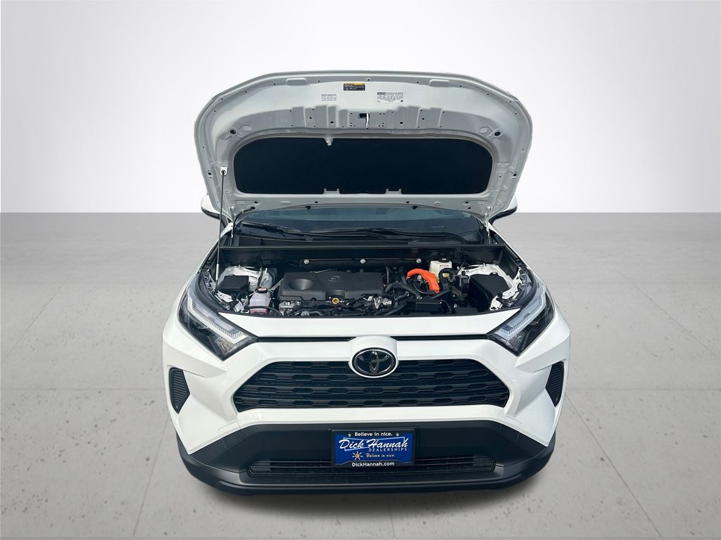 2025 Toyota RAV4 Hybrid XLE photo 4