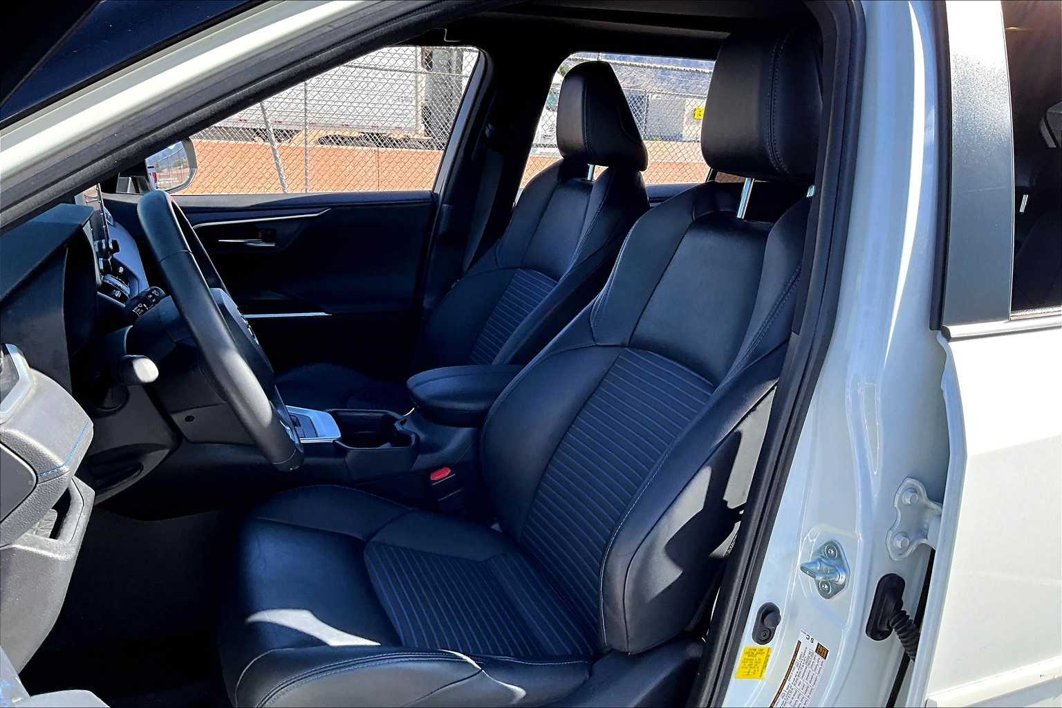 2021 Toyota RAV4 Hybrid XSE photo 8