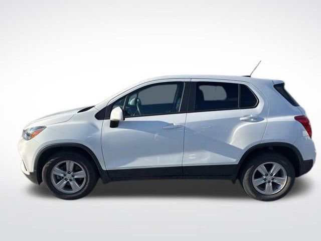 Used 2022 Chevrolet Trax LS with VIN KL7CJKSM4NB548968 for sale in Radcliff, KY