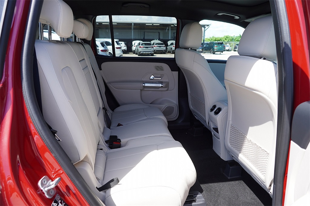2026 Mercedes Benz GLB 250 photo 13