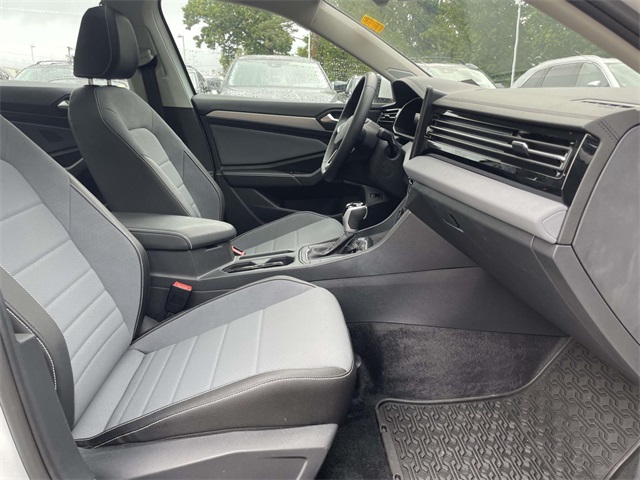 2025 Volkswagen Jetta 1.5T SE photo 13