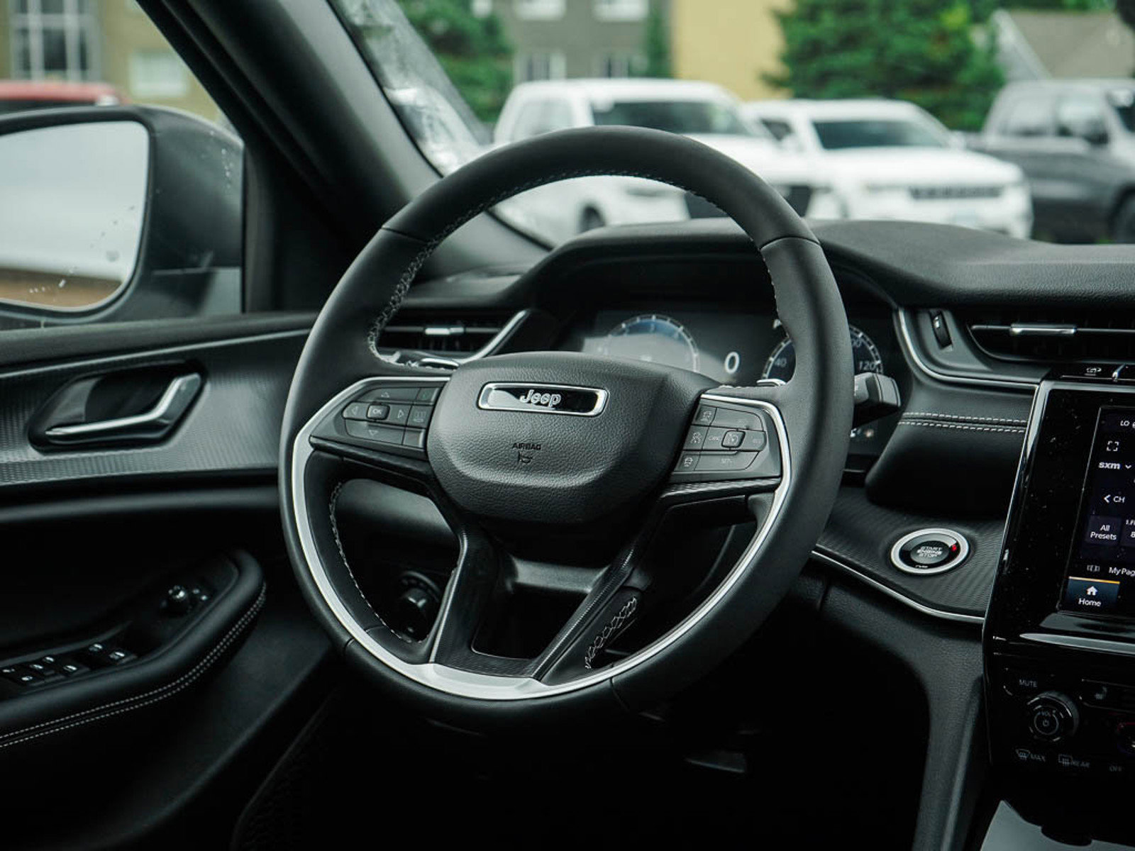 2025 Jeep Grand Cherokee Laredo X photo 12