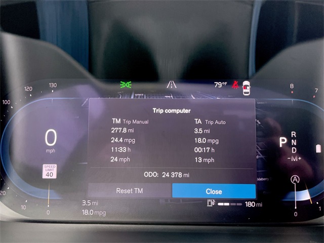 2024 Volvo XC40 AWD photo 8