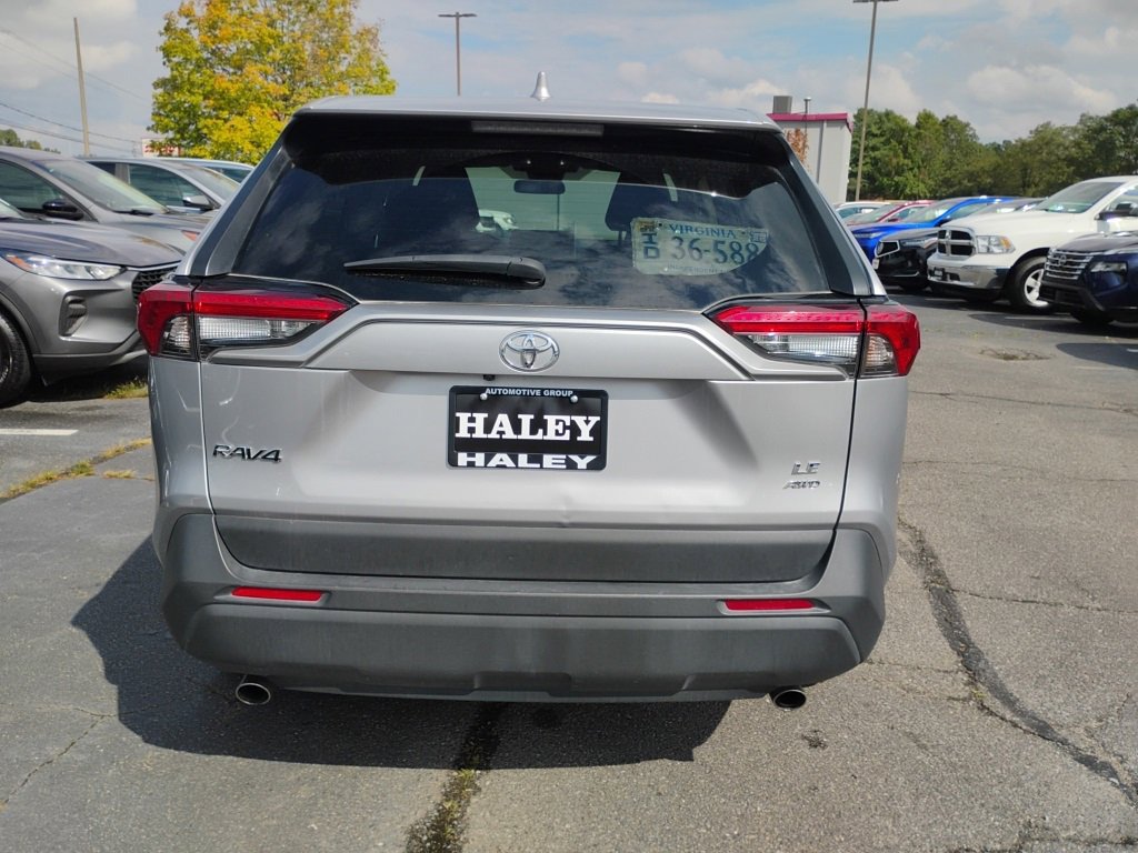 2024 Toyota RAV4 LE photo 3