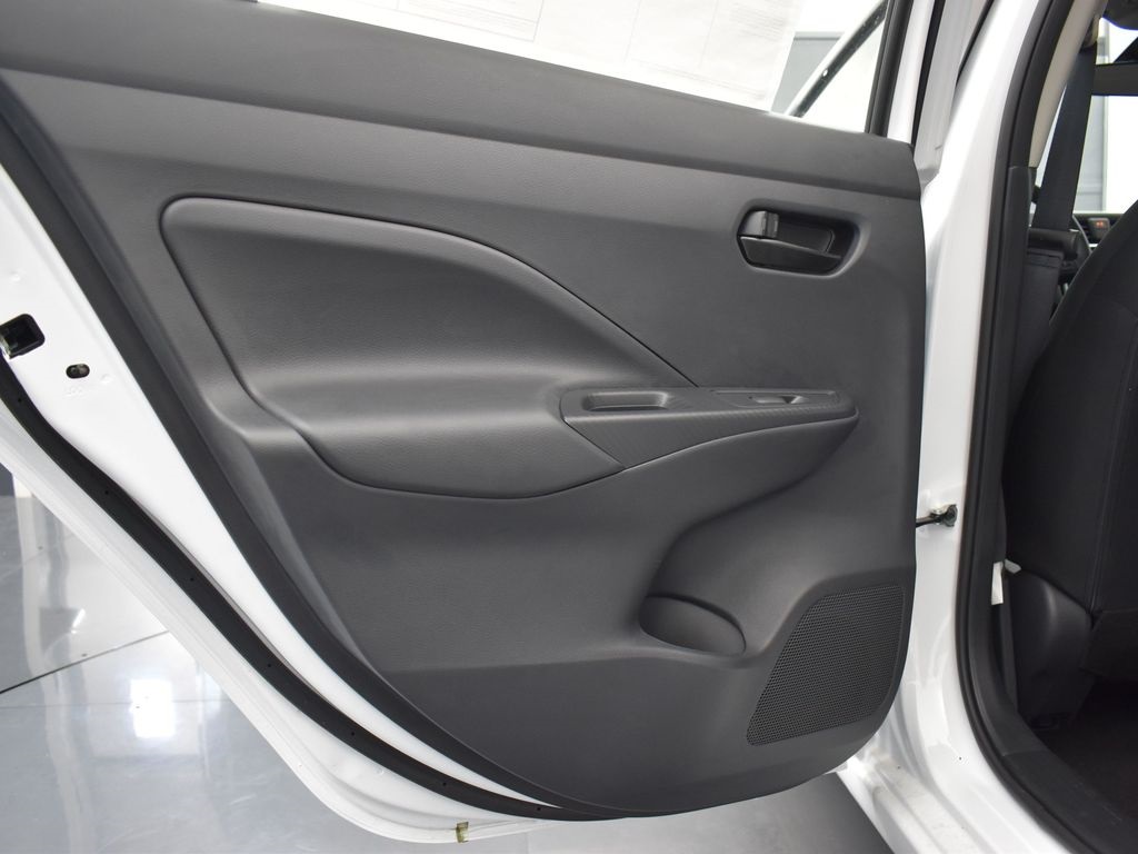 2025 Nissan Versa 1.6 S photo 14