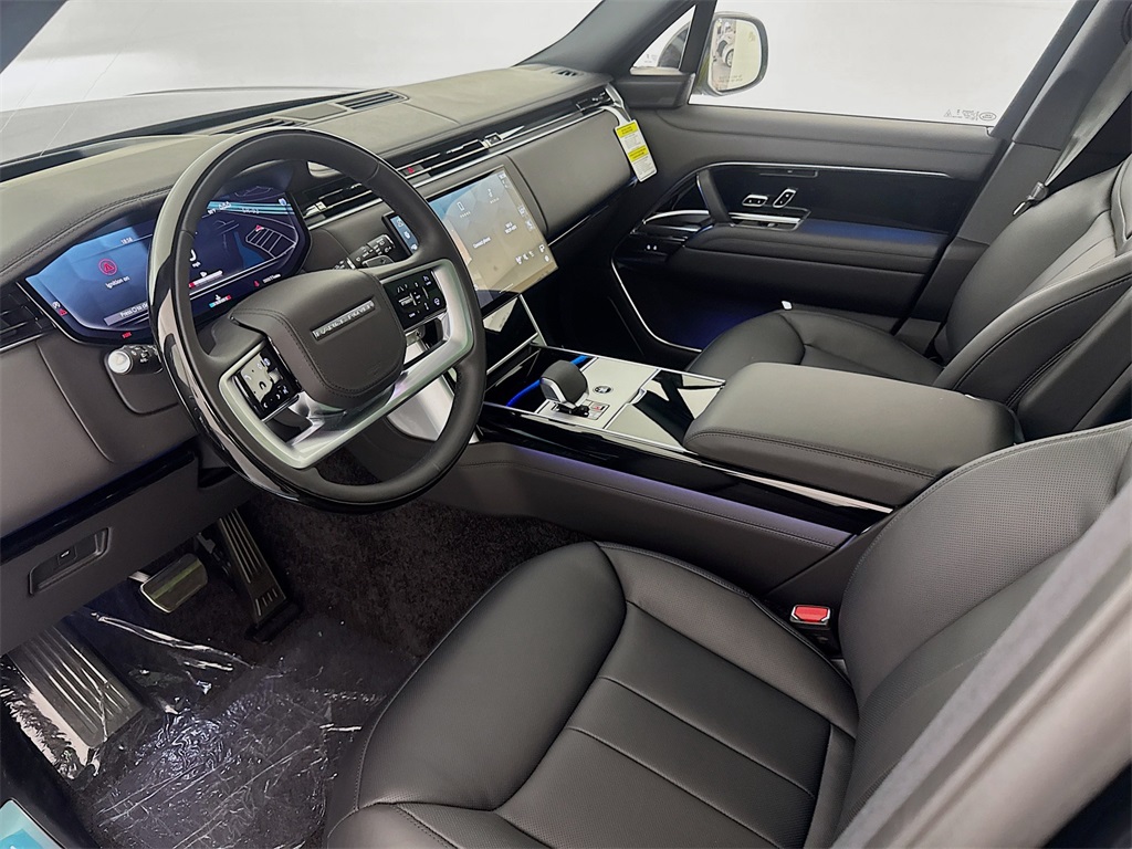2025 Land Rover Range Rover SE photo 6