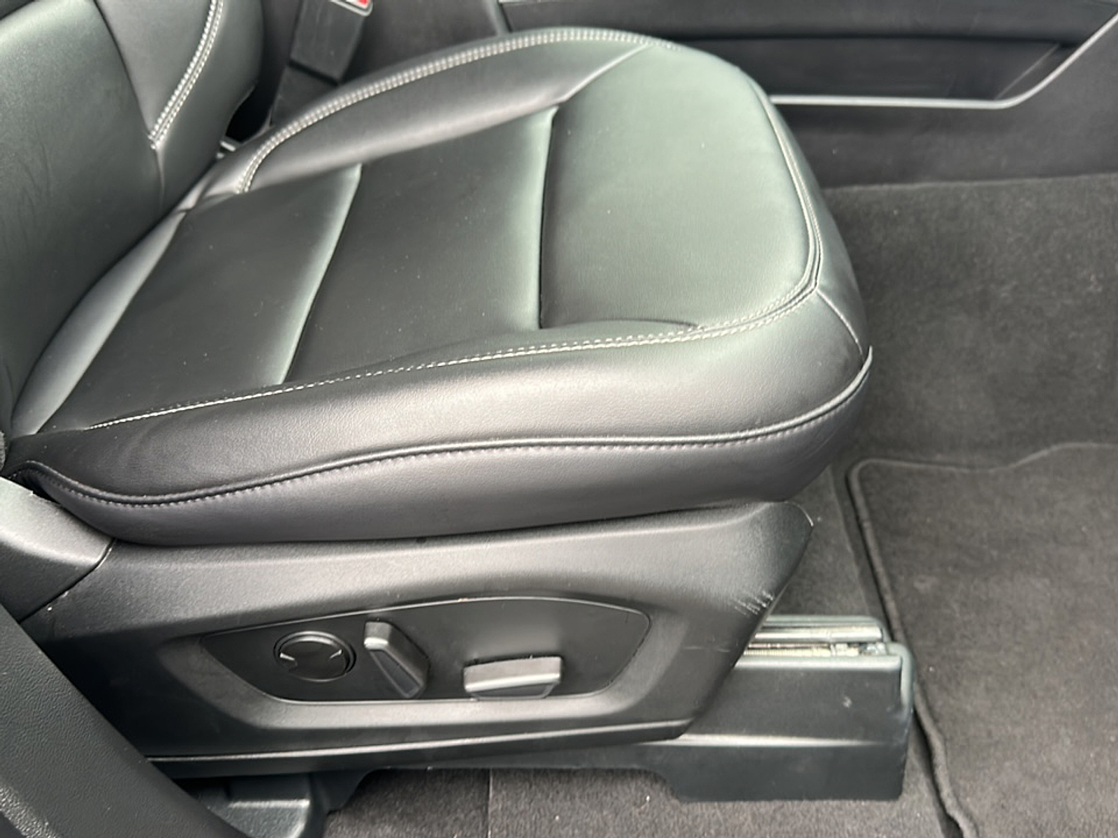 2024 Ford Explorer XLT photo 19